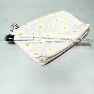 NWT 2 Pc. Daisy F.A.R.A.H 828F Highlight Brush and Cosmetic Bag Bundle